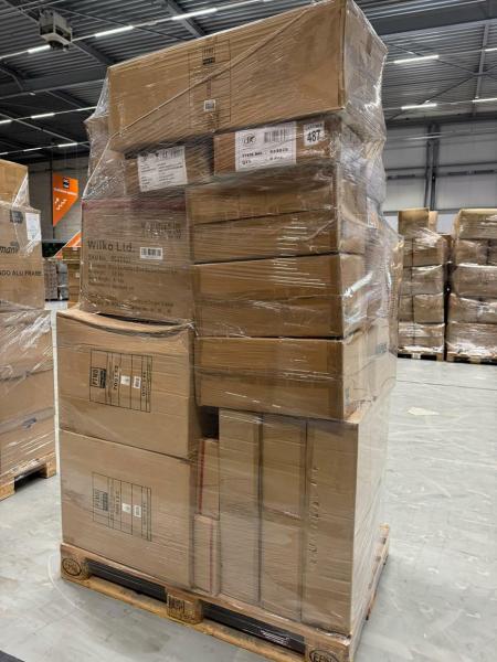 30 gemischte Paletten aus einer Lagerräumung