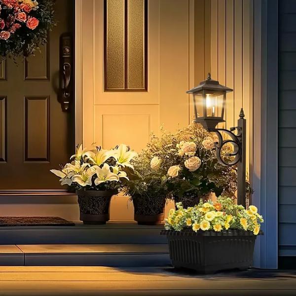 BloomLamp™ 2-in-1-Solarlaterne und Blumentopf aus Metall