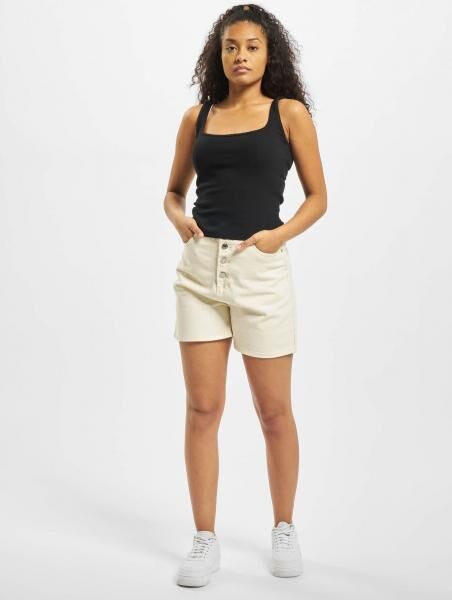 Missguided Kurze Shorts mit Knopfleiste in Wei&szlig;