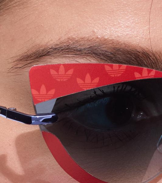 adidas Sonnen-Brille Damen mit blauen Gl&auml;sern und roten B&uuml;geln UVA & UVB Schutz Freizeit-Brille EW3517 Rot