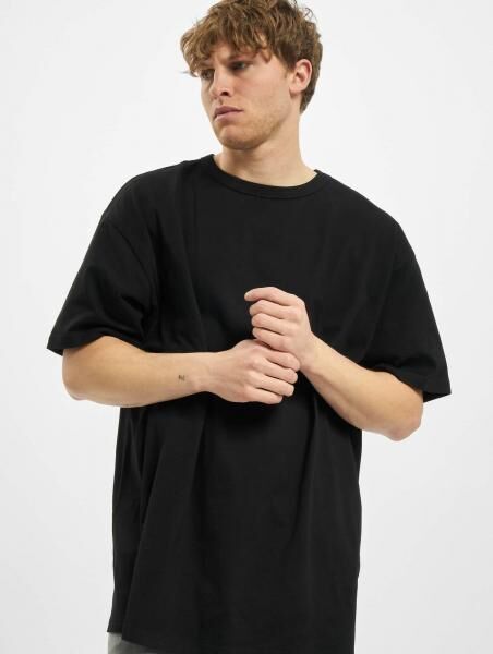 sportliches URBAN CLASSICS Herren T-Shirt 180 g/m&sup2; mit Baumwolle Schwarz