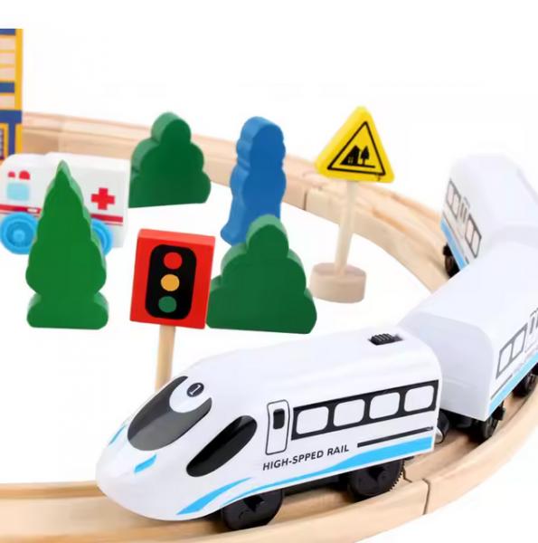 Holzeisenbahn Set mit Zug - Schienen und Zubehör
