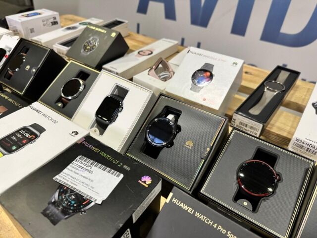 Smartwatches Mischkartons Markenprodukte: Samsung, Huawei, LG, Motorola, Pebble, Asus, Alcatel u.v.a.