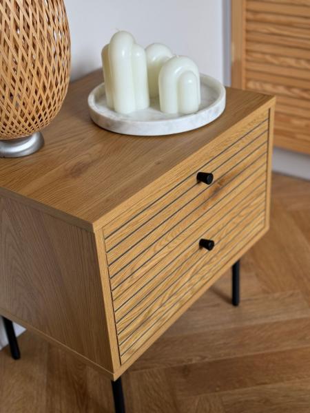 Nachttisch Lattes 50 x 40 cm mit 2 Schubladen, Eiche und schwarzes Metall