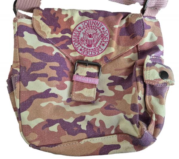 RAMONES Rock-Band Umh&auml;nge-Tasche Schultertasche mit verstellbarem Riemen MB81358RAM Camouflage Pink