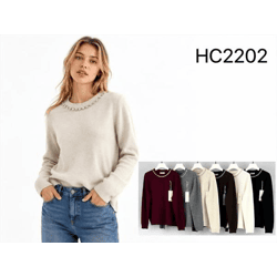 HC2202-Ro – Damenpullover mit Schmuckbesatz am Ausschnitt
