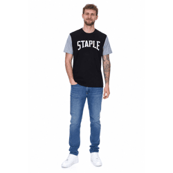 STAPLE Herren T-Shirt modisches Baumwoll-Shirt mit großem Marken-Schriftzug auf der Front 2208C7058 Schwarz