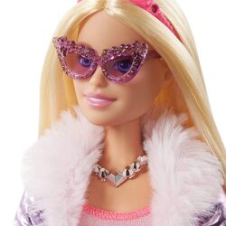 Mattel GML76 - Barbie - Princess Adventure - Puppe mit Hund und Zubehör