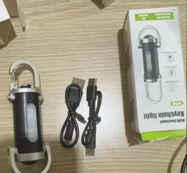 Wiederaufladbare Mini COB Taschenlampe, Schlüsselanhänger-Leuchte mit Karabiner, Notfalllampe für Outdoor