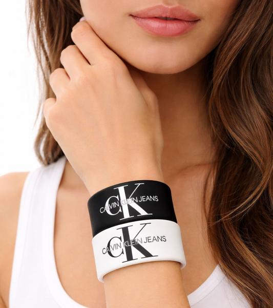2er Pack Calvin Klein Slap-Armb&auml;nder mit "Calvin Klein Jeans"-Logo Arm-Schmuck 20,5 cm KJJLBB850200 Schwarz/Wei&szlig;
