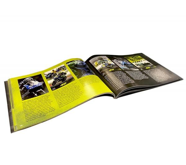 VR46 Fanbuch Von Null auf 46 Stickeralbum über die Geschichte von Valentino Rossi der MotorGP-Ikone interaktiven Erlebnissen italienische 